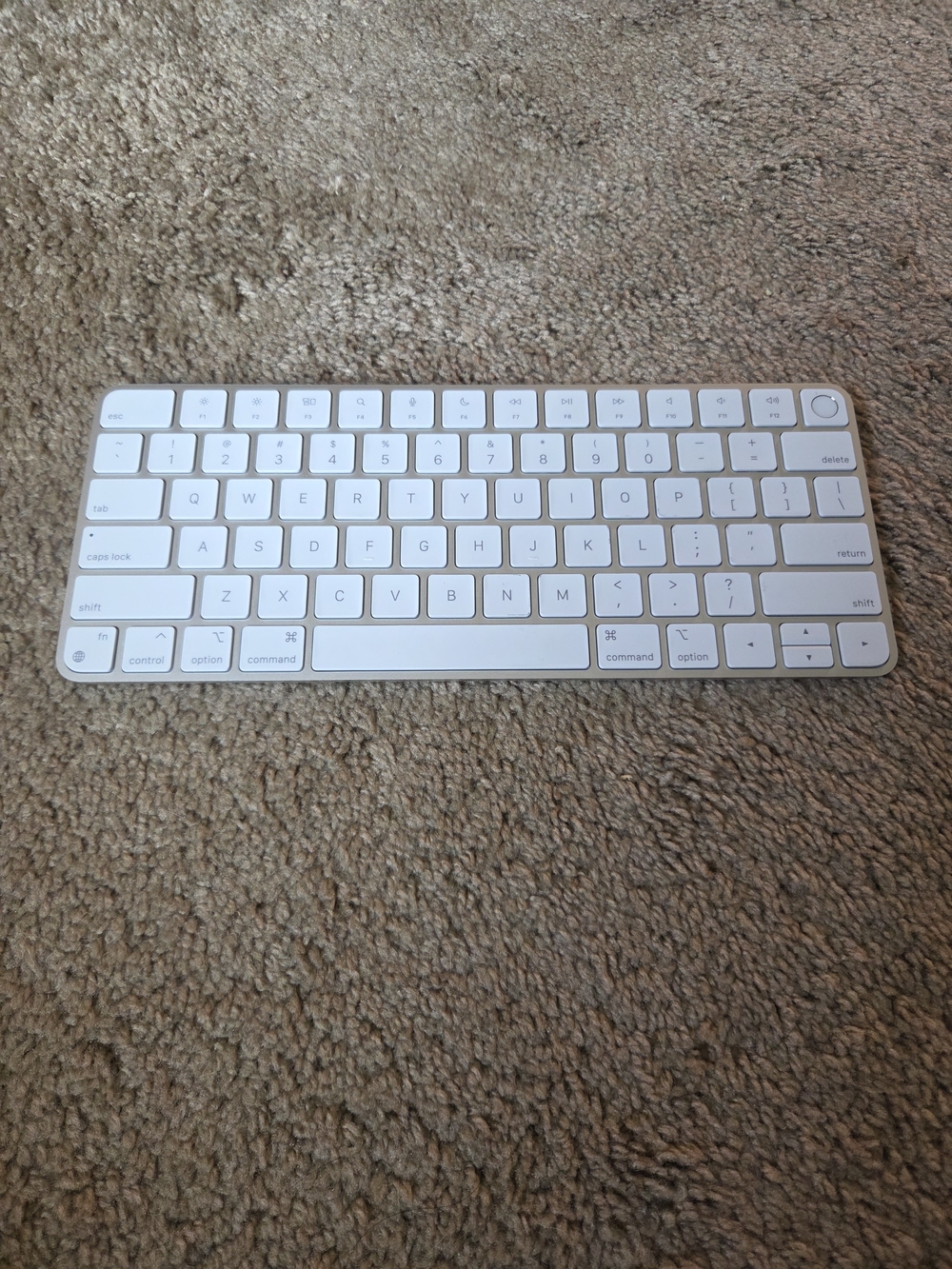 Apple Magic W/ Bluetooth Compact Keyboard - Picture 2 of 8
